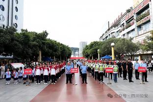 太阳报介绍马内妻子：低调、非网红，与马内来自同一地区